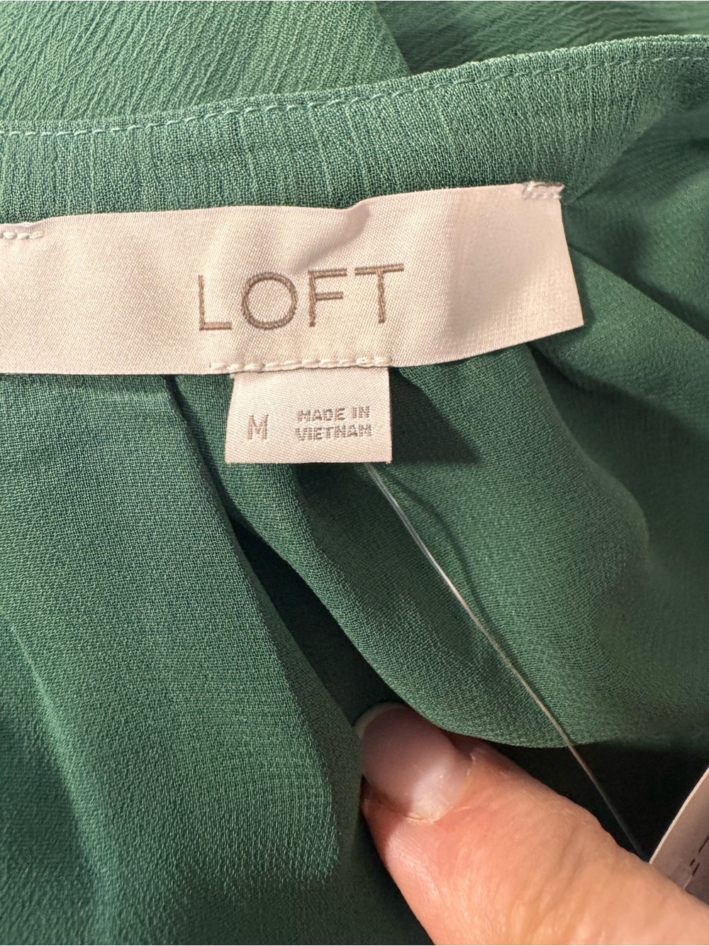 LOFT Green Short-Sleeve V-Neckline Blouse - Sz medium - NWT - Picture 9 of 10